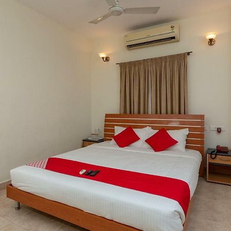 Oyo 23202 Cute Orange Service Apartments Ченнаи Экстерьер фото